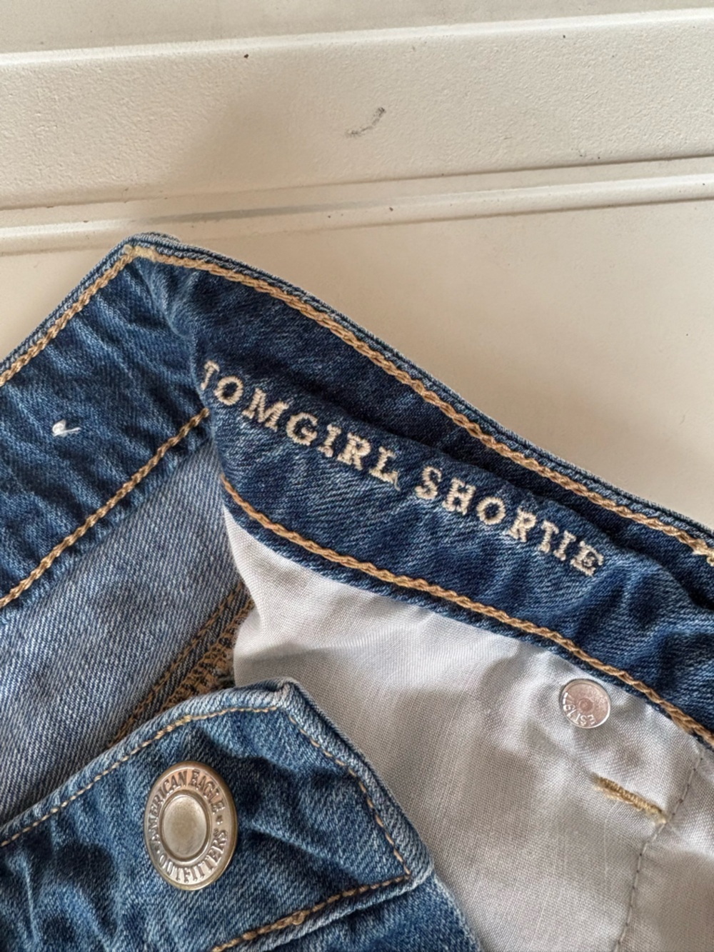 American Eagle Women’s Tomgirl Shortie Denim Jean Shorts Distressed Size 4 - Picture 5 of 6